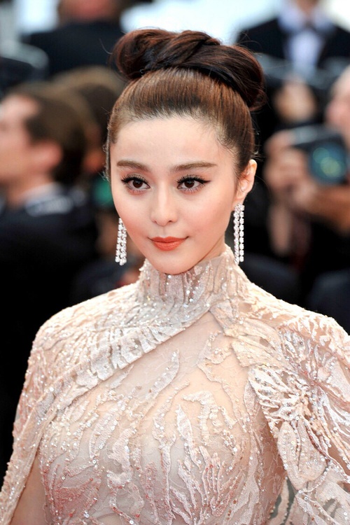 鏈夊彂闄呯嚎鐑︽伡鐨勬槑鏄熶滑,棰濆ご浣庡彂闄呯嚎浣庣殑鏄庢槦