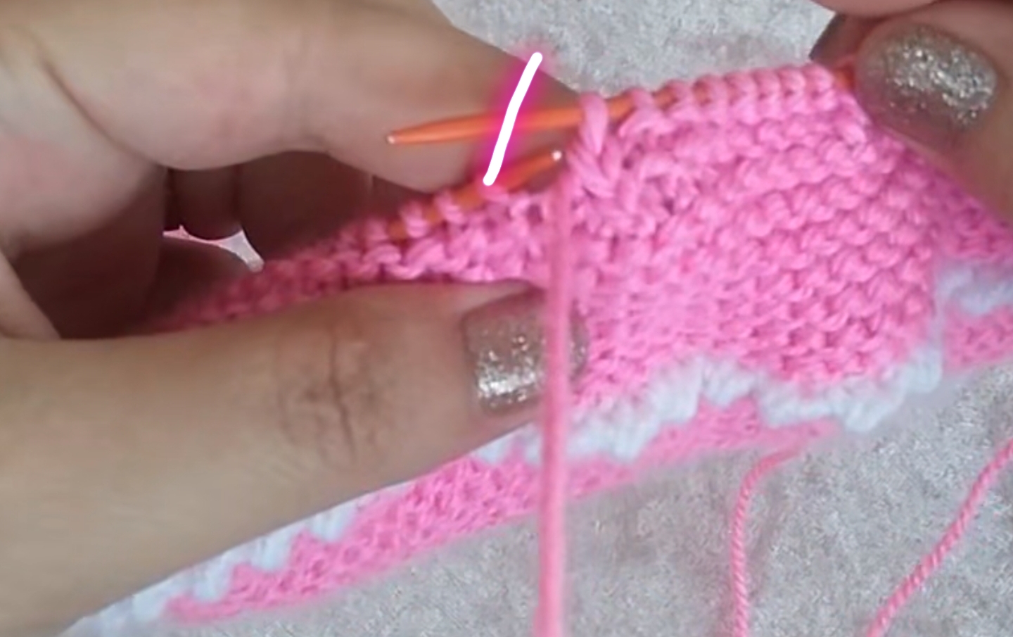 棒针编织宝宝鞋子教程方格款,棒针双色编织婴儿鞋的教程