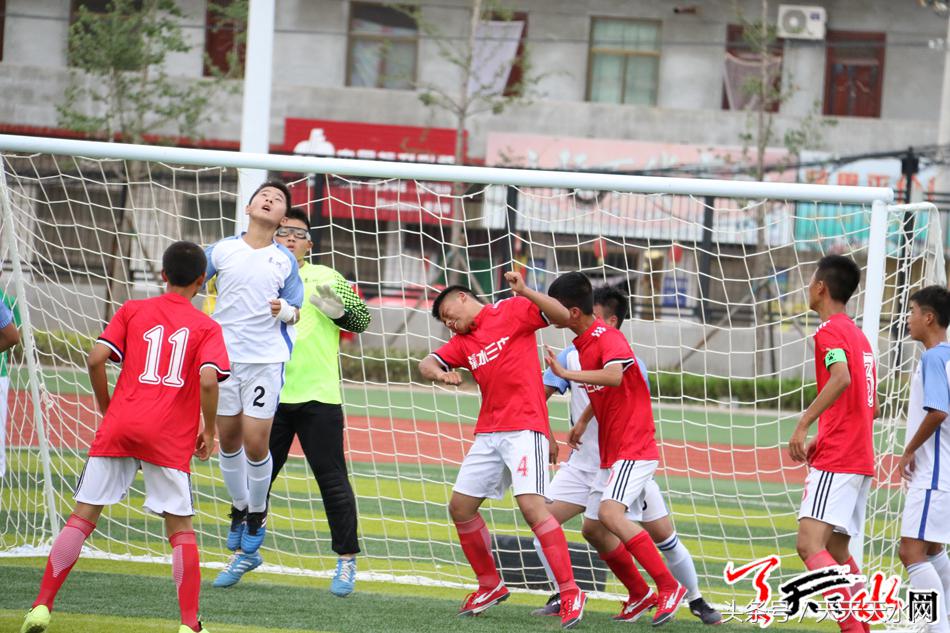 记者采访校运会运动员,天水市第五届运动会足球比赛