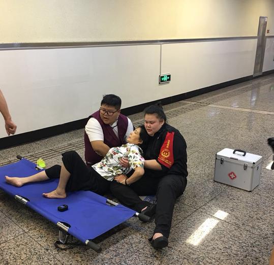 沈阳地铁女安检员,沈阳地铁女安检