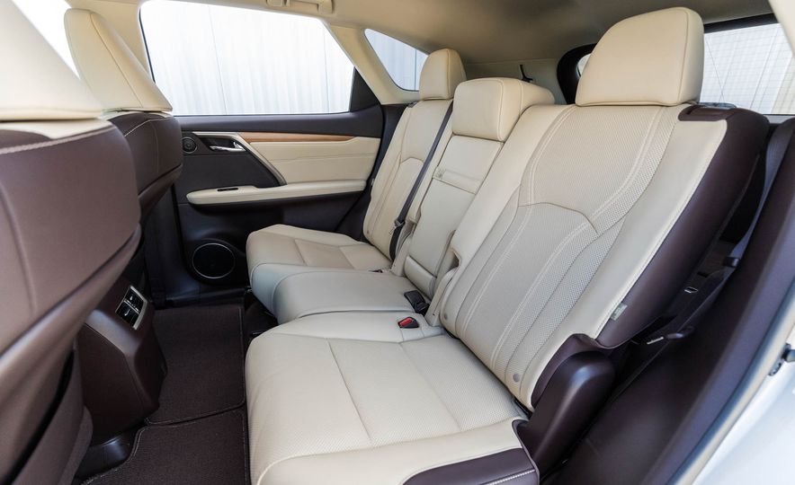 海外体验雷克萨斯RX加长版，仅仅是两个座椅的区别吗？