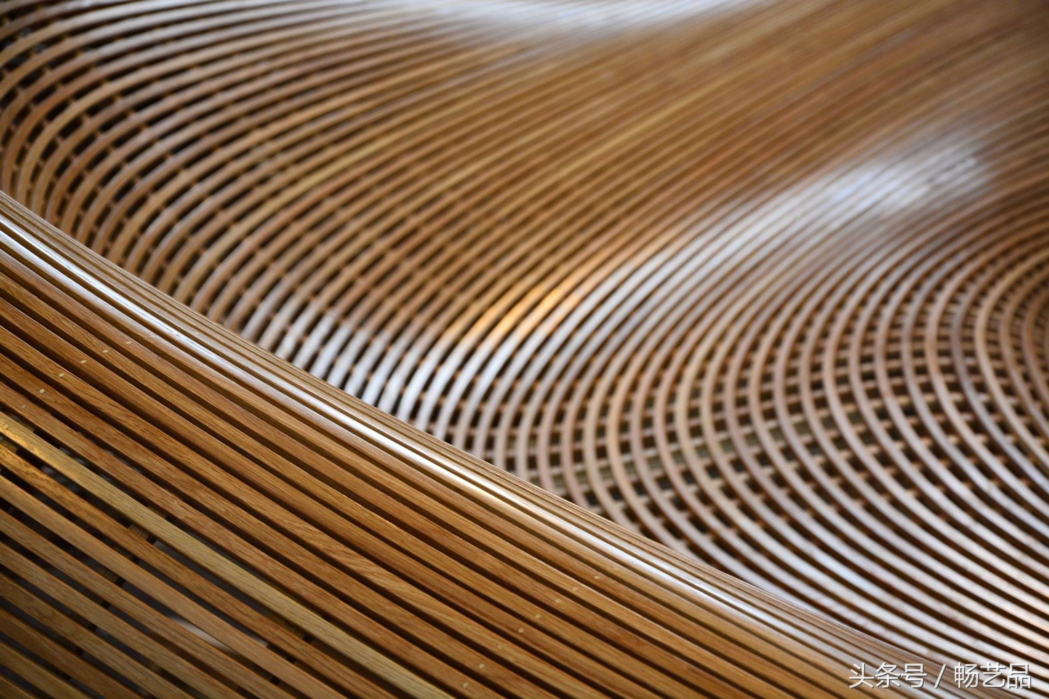 现代蒸汽弯椅制作,树干长椅制作