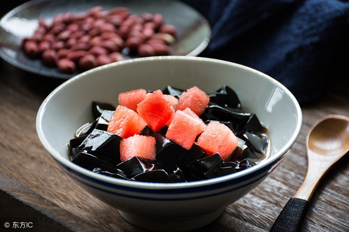 龟苓膏粉加菊花茶,龟苓膏可以和菊花枸杞茶一起喝吗