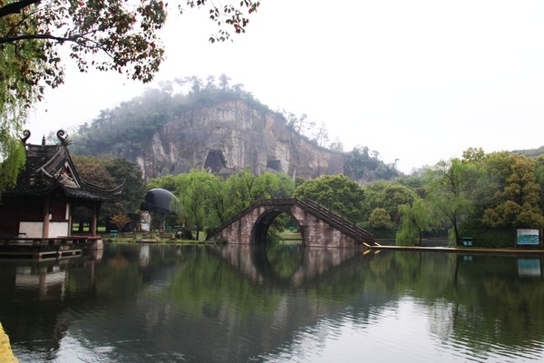 绍兴湖面上的桥,绍兴越城的桥