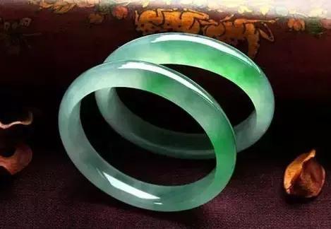 玉镯配金镯怎么选尺寸,福镯贵妃镯的区别