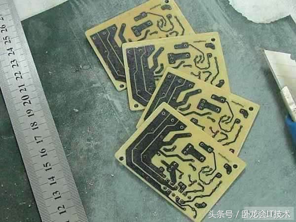 pcb板上的字母代表的元器件是什么,pcb铜厚1盎司和2盎司的区别