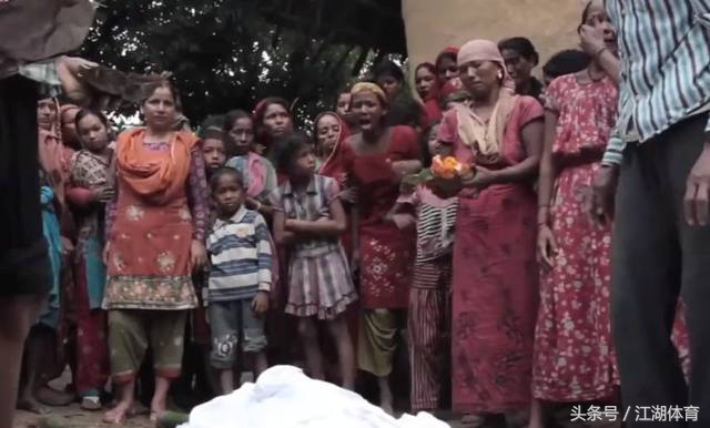 卡塔尔为世界杯死了多少人,卡塔尔世界杯现场严重受伤的球员