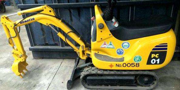 世界上最小的挖掘机一斗多少方,世界最小的挖掘机有多大尺寸