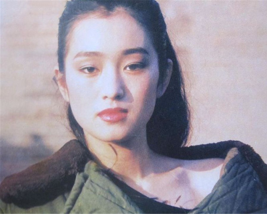 巩皇几岁了,巩皇年轻的时候有多美