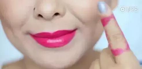 怎样涂口红不掉色方法简单,涂口红的100个小技巧