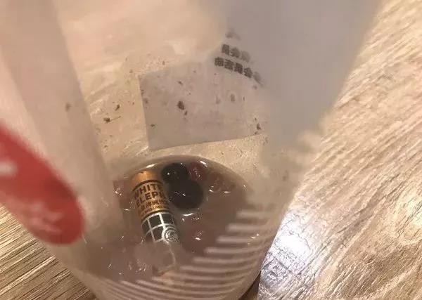 网友*制抵**、平台下架、股价下跌……85度C遭疑“*独台**”影响还在继续