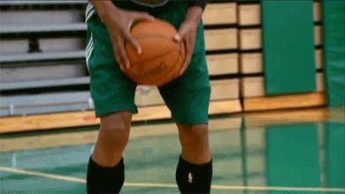 正确的投篮姿势和标准的投篮姿势,投篮姿势单手投篮费力