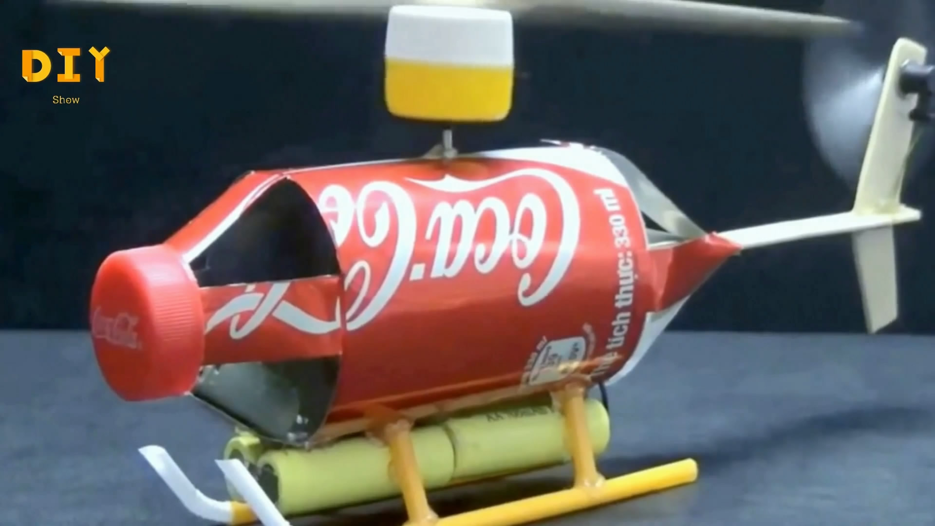 易拉罐怎么制作直升飞机,用易拉罐做可以飞起来的直升飞机
