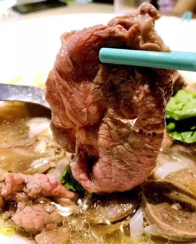 蔡澜开店：2.5小时排队换不来一生难忘的牛肉粉