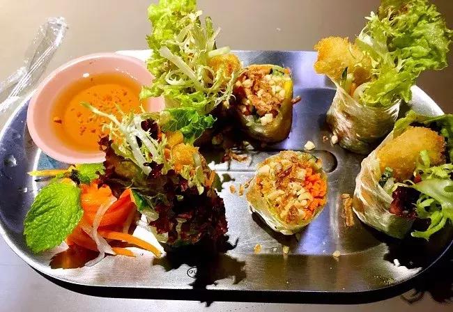 蔡澜开店：2.5小时排队换不来一生难忘的牛肉粉