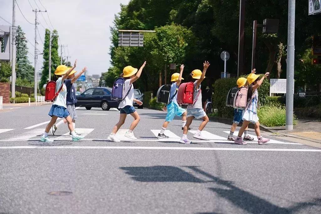 日本机场等候行李视频,日本搬行李视频