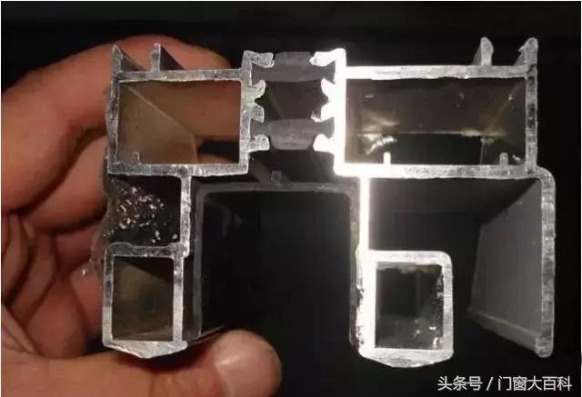 65断桥铝门窗多少钱一平,伟业断桥铝门窗65厚的价格