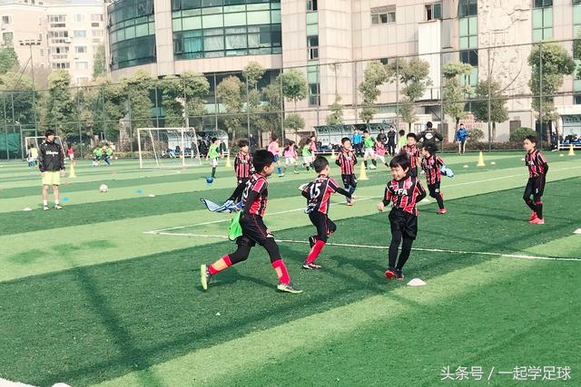 足球课热身准备活动游戏,幼儿足球热身游戏