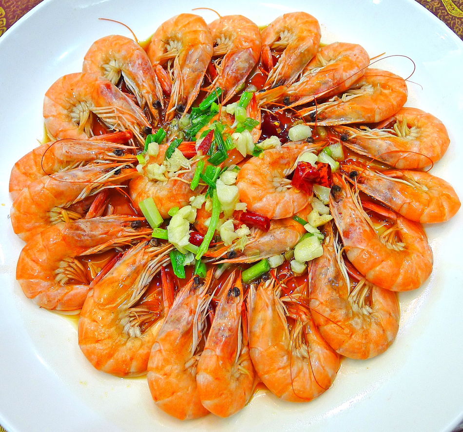 原来吃虾不用剥壳就能吃,吃虾怎么剥虾又快又干净