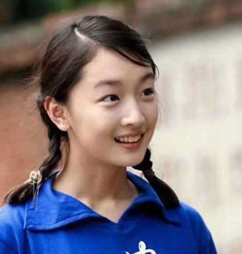 隐藏了8年的秘密,周冬雨家庭背景大曝光,实情竟令人难以置信!