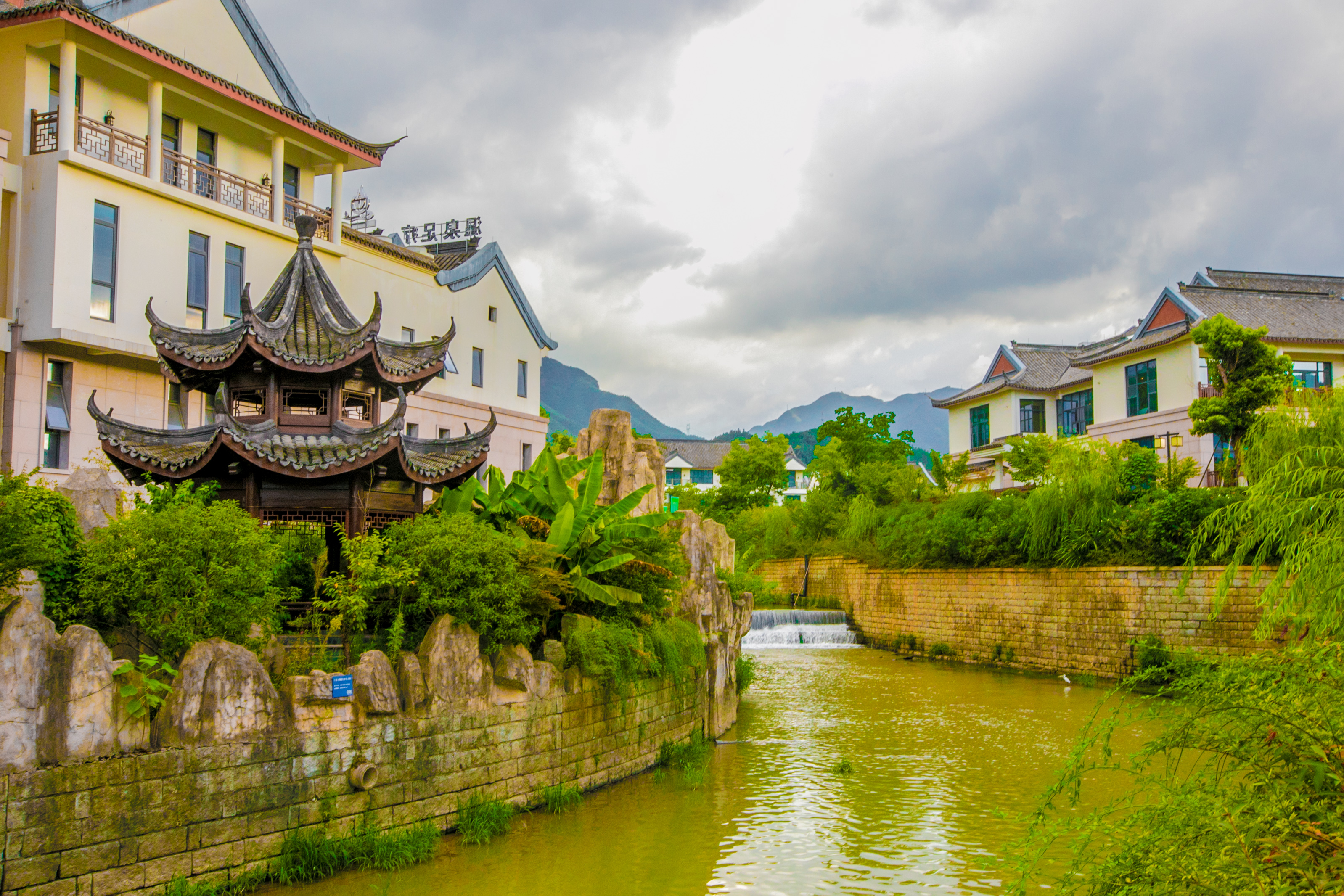 三亚人间天堂鸟巢度假村真实情况,三亚亚龙湾鸟巢度假村老板