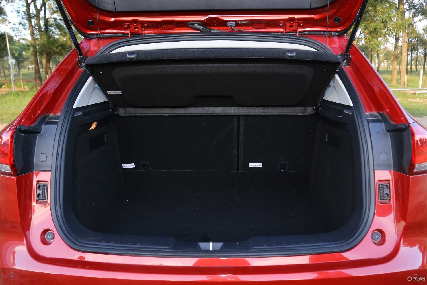 扔下了女朋友去草原试驾哈弗H2s7万块的个性小车成为了“新欢”