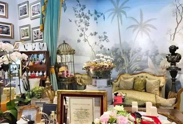 找一个关于roseonly花店的视频,roseonly花店的风格