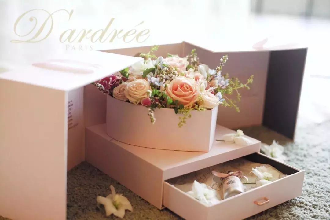 找一个关于roseonly花店的视频,roseonly花店的风格