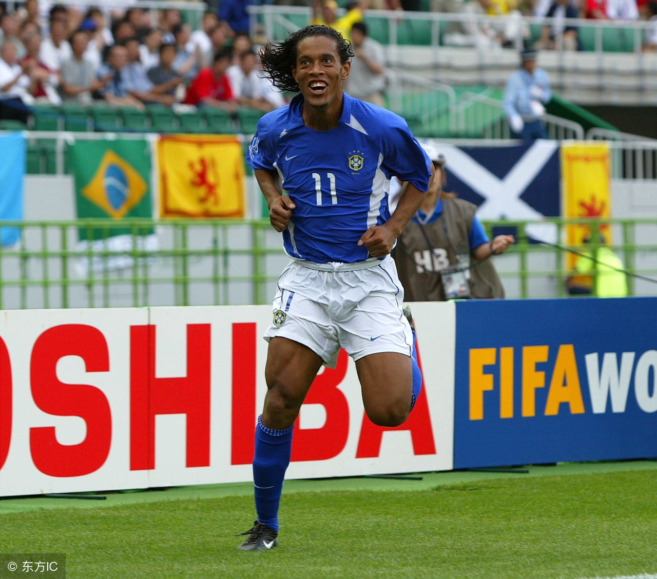 小罗评价罗纳尔多技术,罗纳尔多与小罗花式传球