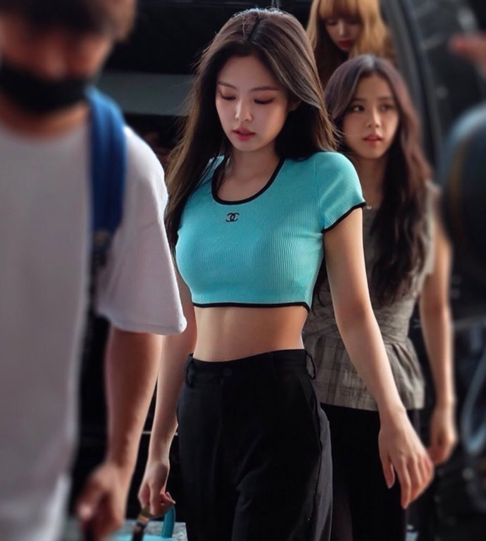blackpinkjennie粉色穿搭香奈儿,blackpinkjennie镂空衣服