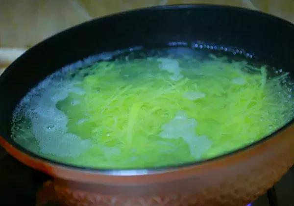 土豆丝做法大全家常菜简单好吃,土豆丝家常做法怎么切