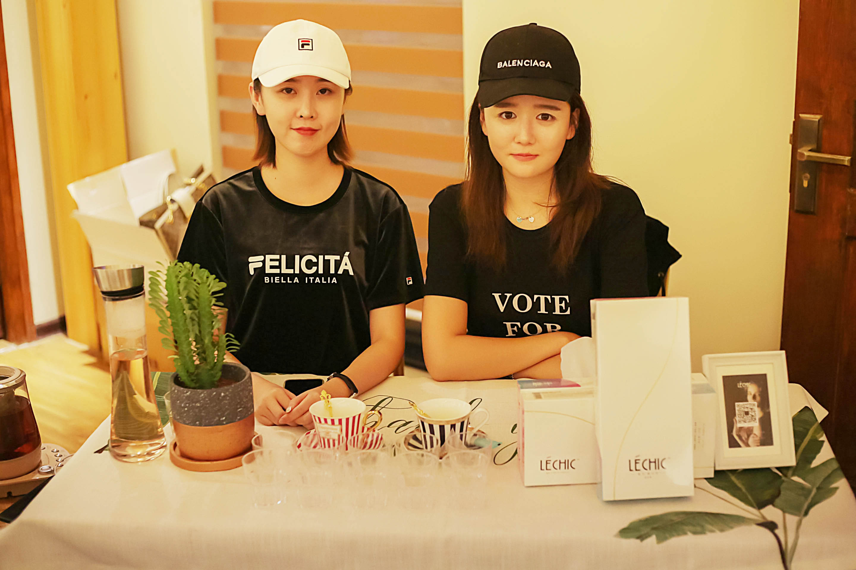 当代年轻人品茶抚琴焚香听雨对弈,青年茶生活