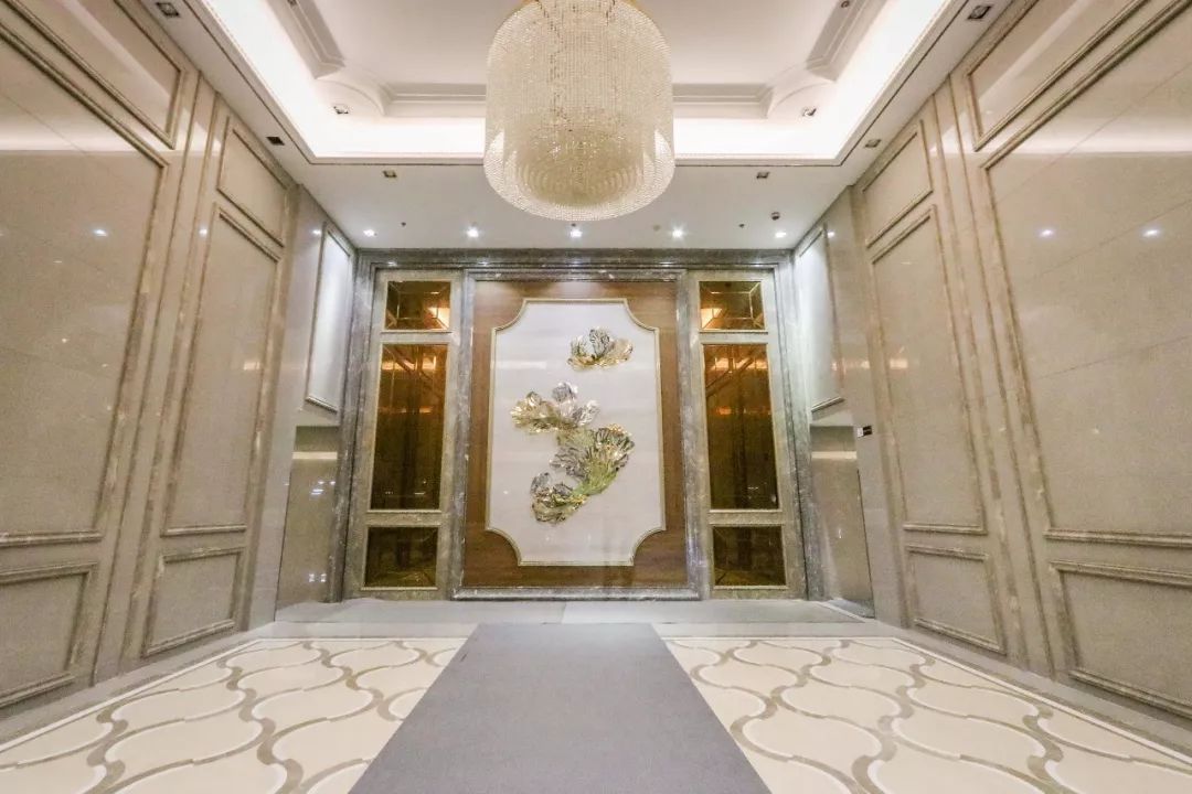 仁恒江湾天成380㎡，河西最顶级大平层！客厅开间层高逆天……