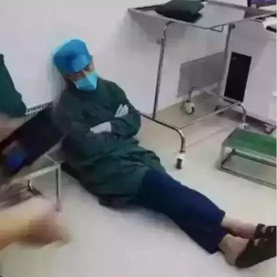 谢谢你们曾经看轻我,谢谢你们的款待