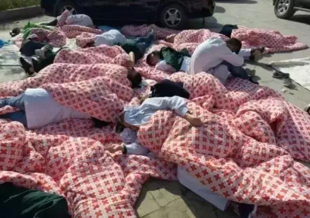 谢谢你们曾经看轻我,谢谢你们的款待