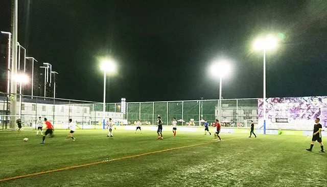 顽强拼搏,坚持到底——学威国际商学院第三届足球友谊赛拉开帷幕