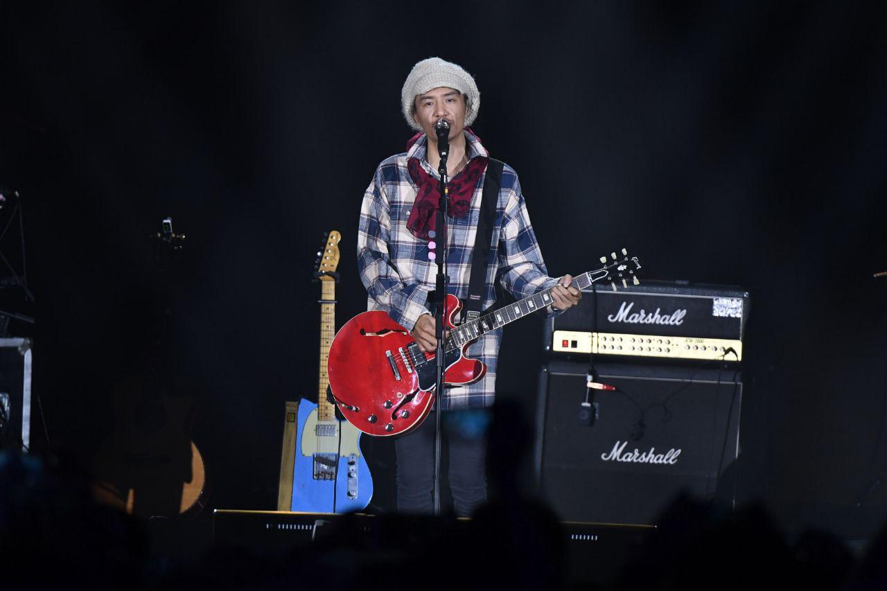 揭秘朴树成长史,青春期患抑郁症想自杀,《平凡之路》唱出一生!