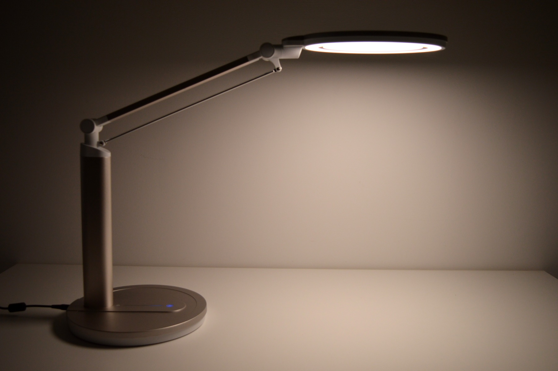 孩视宝柔和自然光护眼台灯,护眼儿童台灯图片大全