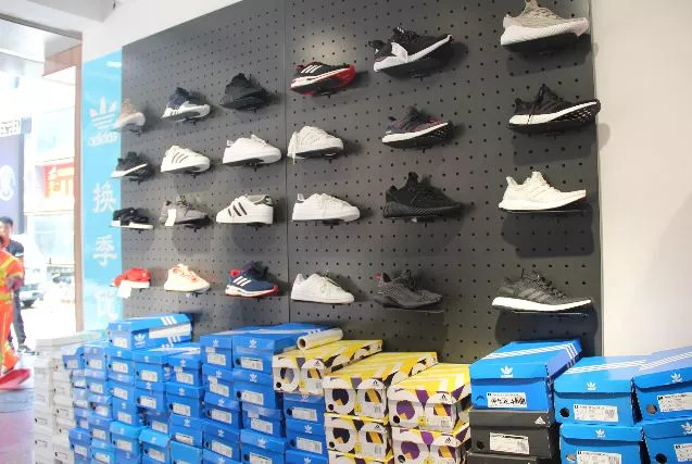 阿迪实体店怀疑是假货怎么办,正规大商场买的阿迪会是假的吗