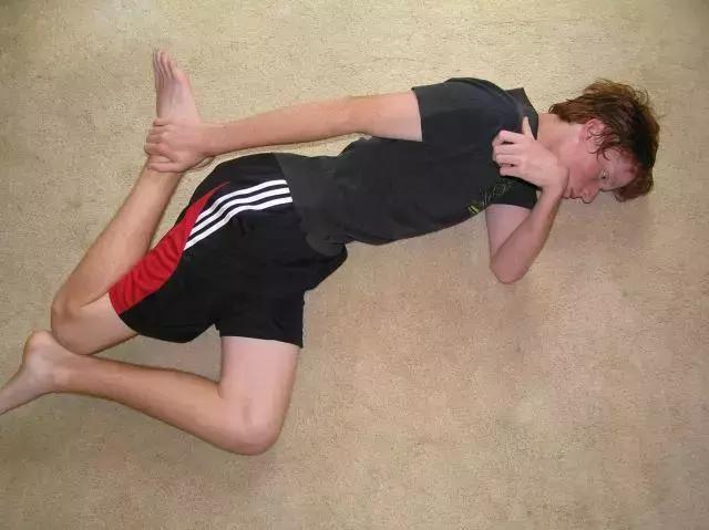 跑者膝盖痛,跑者右侧臀部疼怎么办