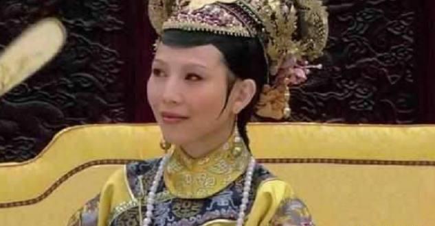 甄嬛传皇后梳妆视频,甄嬛传中皇后为什么亲手摘耳环