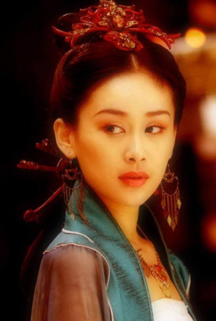 红楼第一美人，皇室的女儿，秦可卿为何甘愿和公公发生不伦恋？