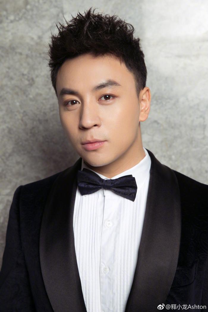 释小龙近照一年瘦60斤,释小龙18岁照片