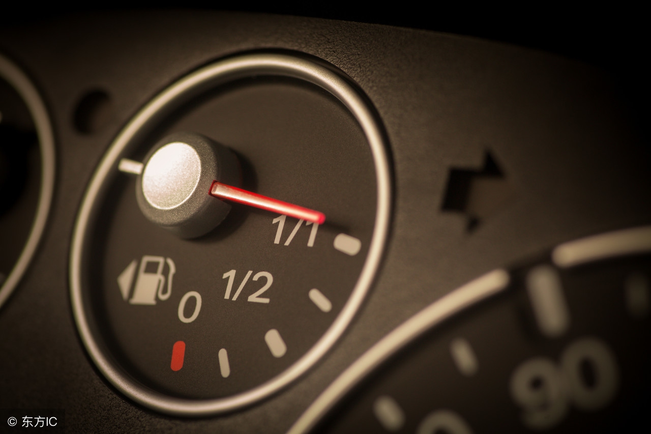 开车半路没油了怎么办,长途旅行半路没油怎么办