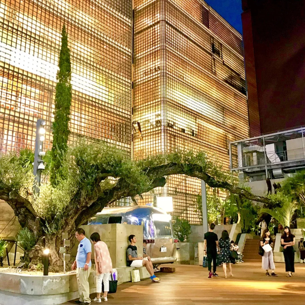 拆掉50年的高楼，索尼开了个网红店云集的大公园