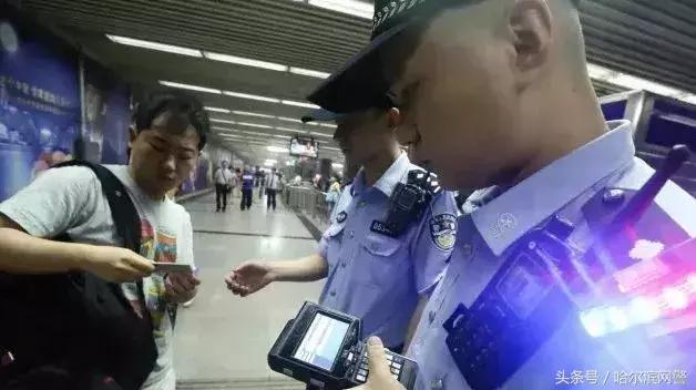 法学教授：依现有法规，警察有权在任何时间任何地点查有嫌疑者身份证