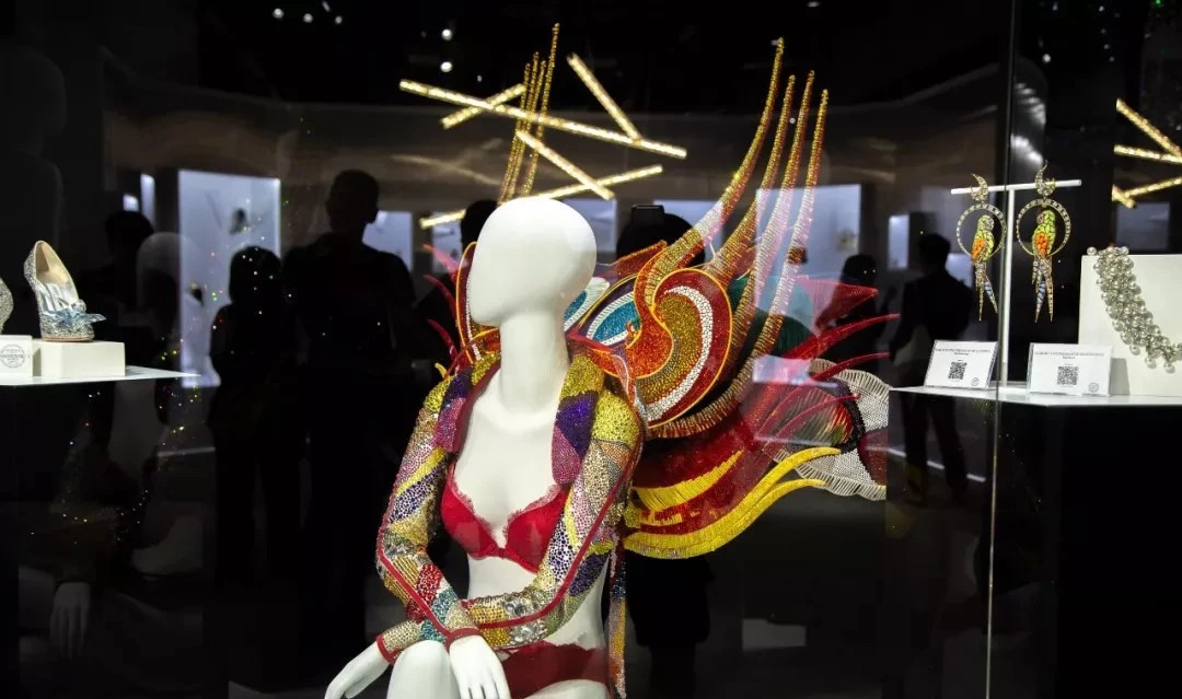 施华洛世奇幻影奇境全球首展,施华洛世奇silver翅膀