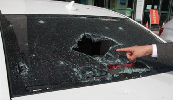 停车老是被剐蹭？掌握好这些技巧，能省下不少维修费！