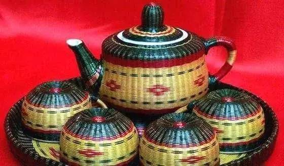 来成都旅游带点啥回去,去成都旅游回去带什么礼品