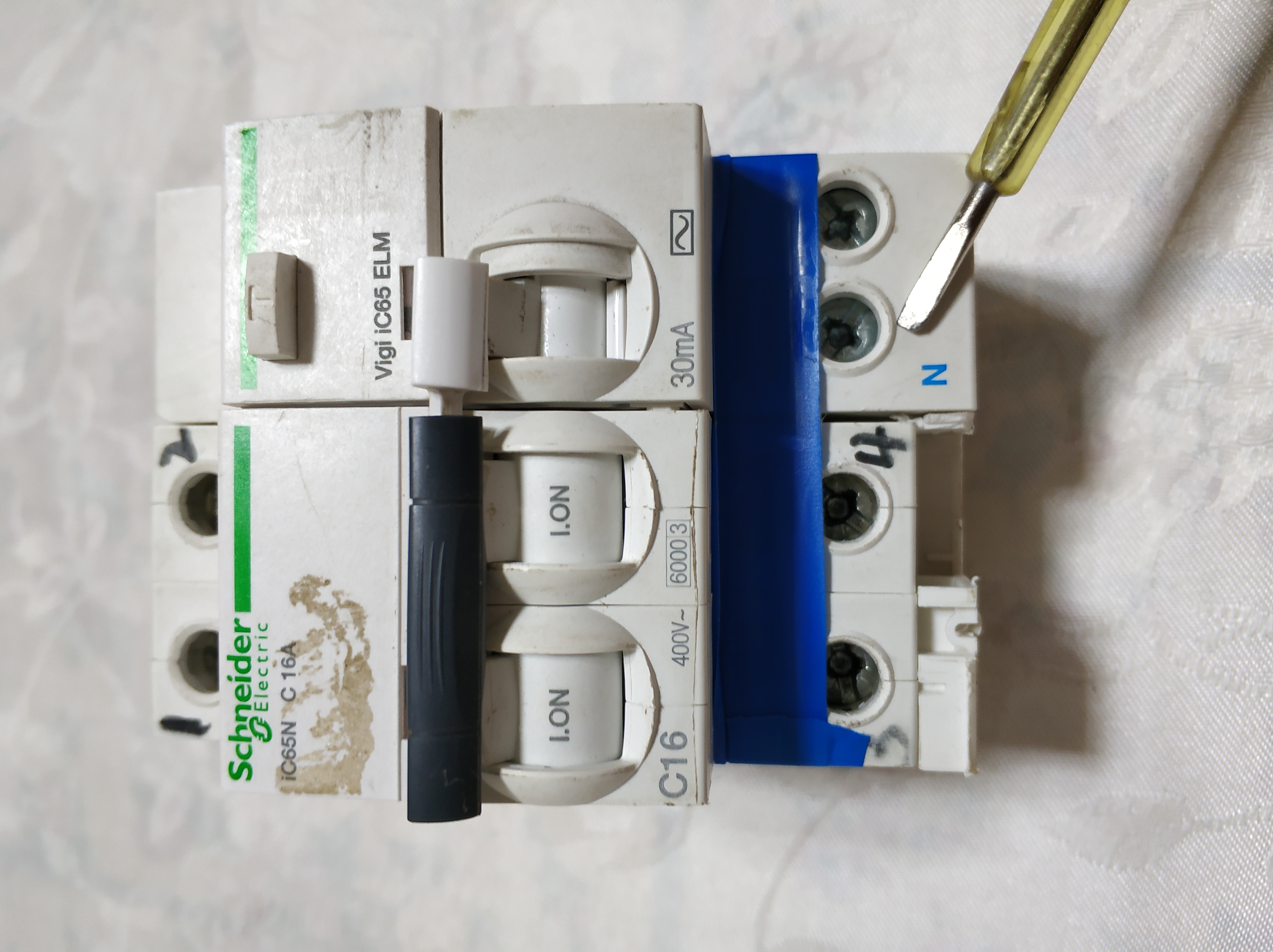 漏电保护器与1p空气开关接线方法,漏电保护器加1p空气开关怎么接线